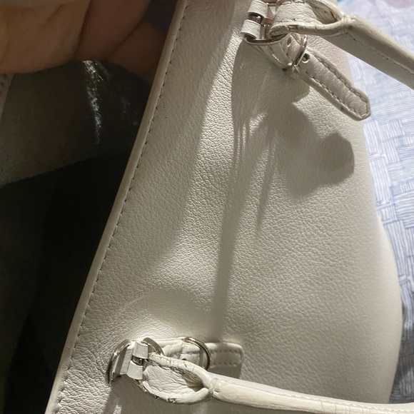 Balenciaga tote with some flaws. All my items are guaranteed authentic.read ‼️ - Picture 8 of 16